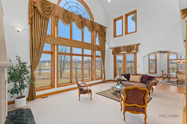 $1,200,000 | 1611 Burr Oak Drive, Libertyville, IL 60048