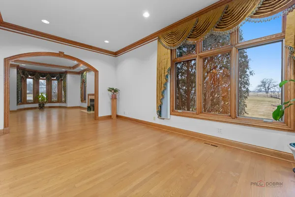 $1,200,000 | 1611 Burr Oak Drive, Libertyville, IL 60048