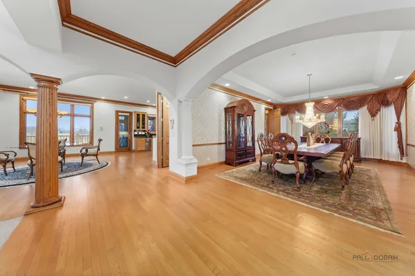 $1,200,000 | 1611 Burr Oak Drive, Libertyville, IL 60048