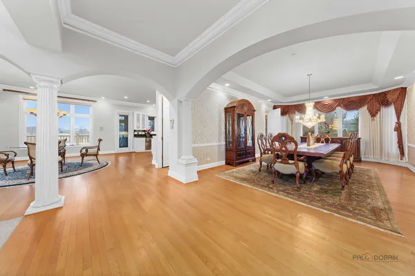 $1,200,000 | 1611 Burr Oak Drive, Libertyville, IL 60048