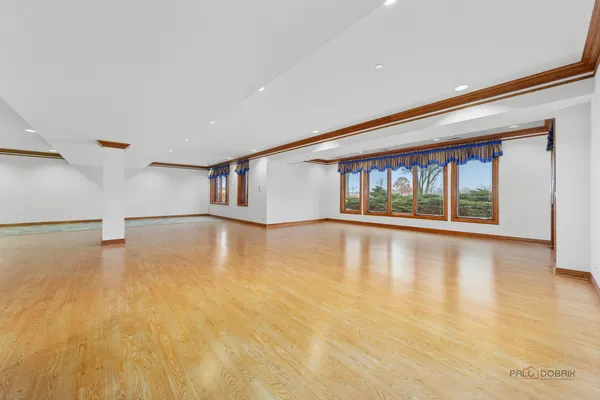 $1,200,000 | 1611 Burr Oak Drive, Libertyville, IL 60048