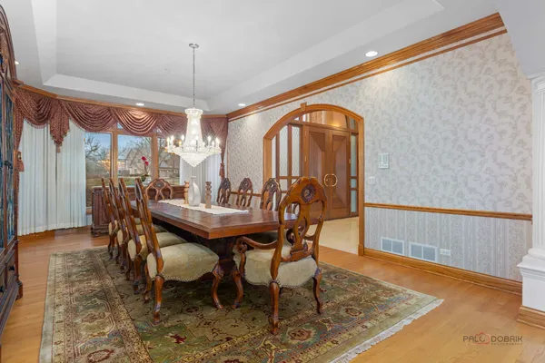 $1,200,000 | 1611 Burr Oak Drive, Libertyville, IL 60048