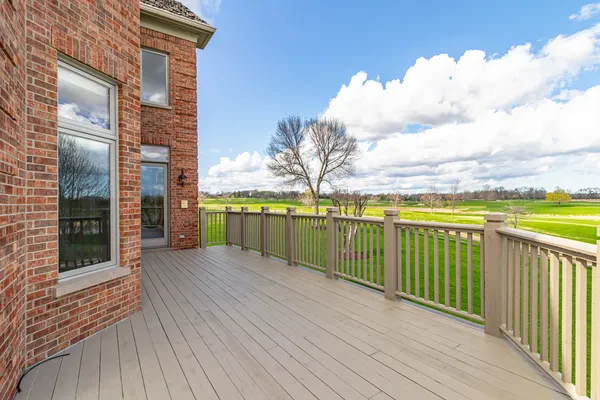 $1,200,000 | 1611 Burr Oak Drive, Libertyville, IL 60048