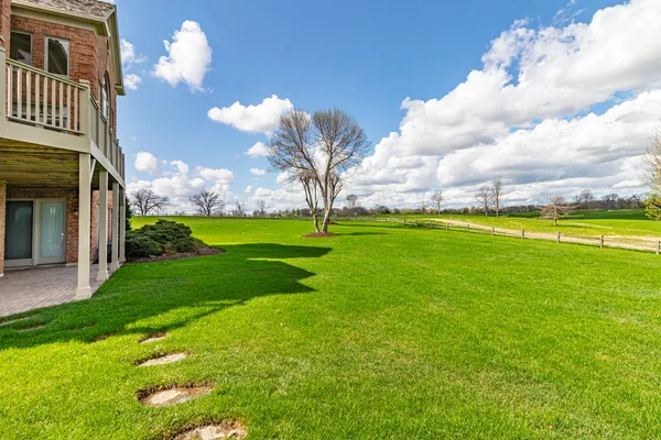 $1,200,000 | 1611 Burr Oak Drive, Libertyville, IL 60048
