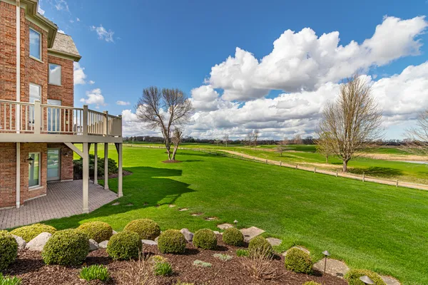 $1,200,000 | 1611 Burr Oak Drive, Libertyville, IL 60048