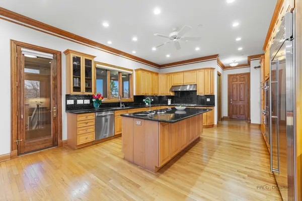 $1,200,000 | 1611 Burr Oak Drive, Libertyville, IL 60048