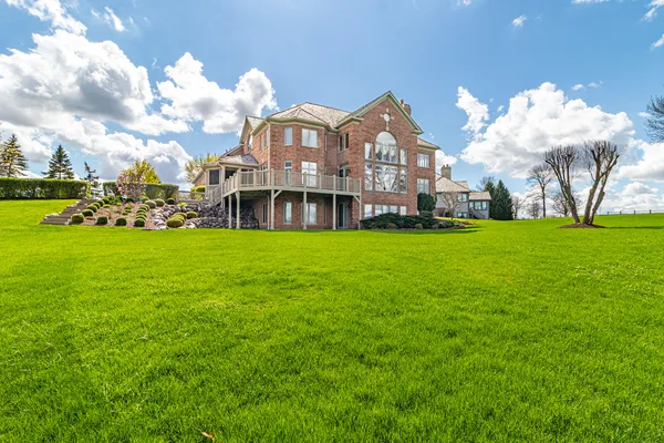 $1,200,000 | 1611 Burr Oak Drive, Libertyville, IL 60048