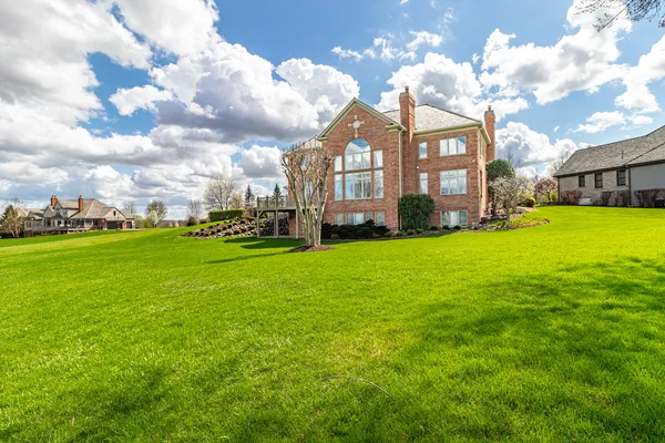 $1,200,000 | 1611 Burr Oak Drive, Libertyville, IL 60048