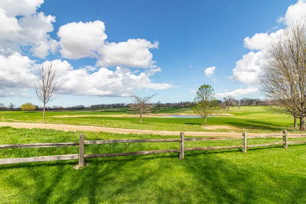 $1,200,000 | 1611 Burr Oak Drive, Libertyville, IL 60048
