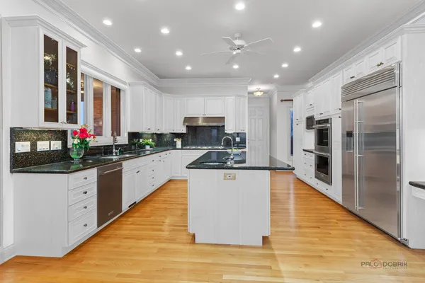 $1,200,000 | 1611 Burr Oak Drive, Libertyville, IL 60048