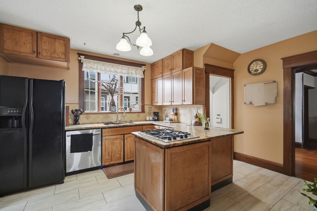 32 Burton Street Springfield, MA 01108 - Photo 10 of 41 Gallery Image 10