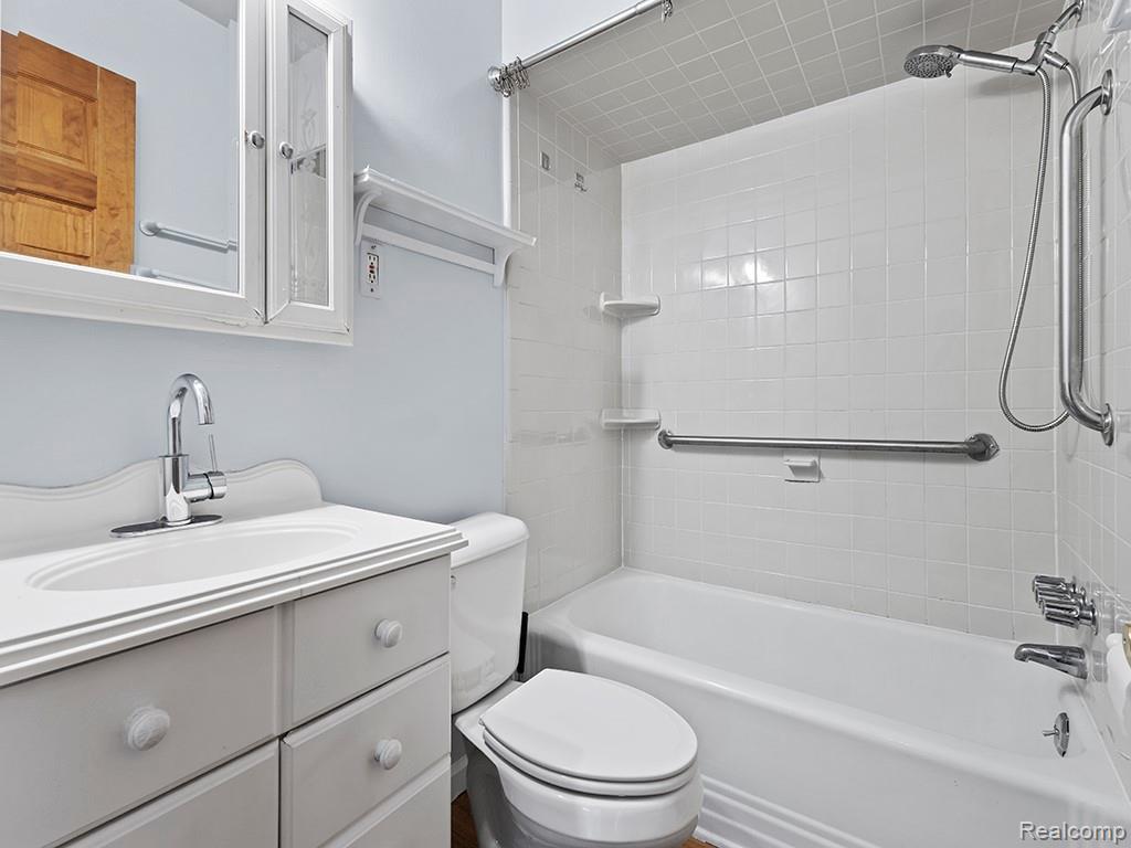 22341 Nowlin Street Dearborn, MI 48124 - Photo 9 of 39