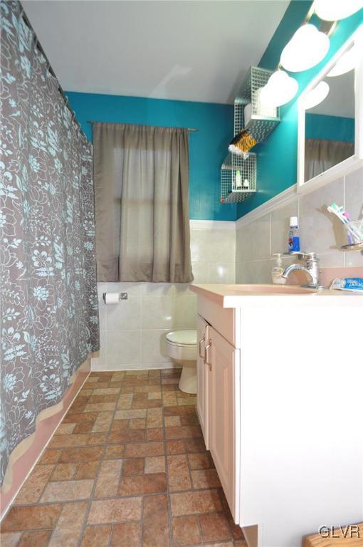 37 Ridge Avenue Telford, PA 18969 - Photo 9 of 18 a bathroom with a sink toilet and shower