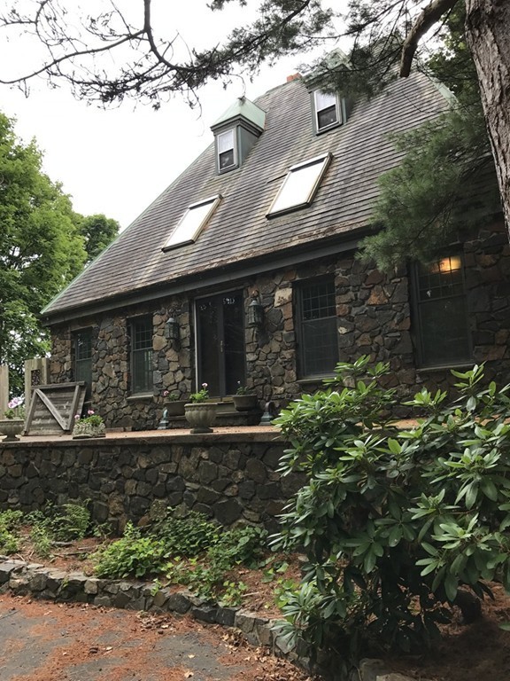 111 Beacon Street Marblehead, MA 01945 - Photo 3 of 13 Gallery Image 3