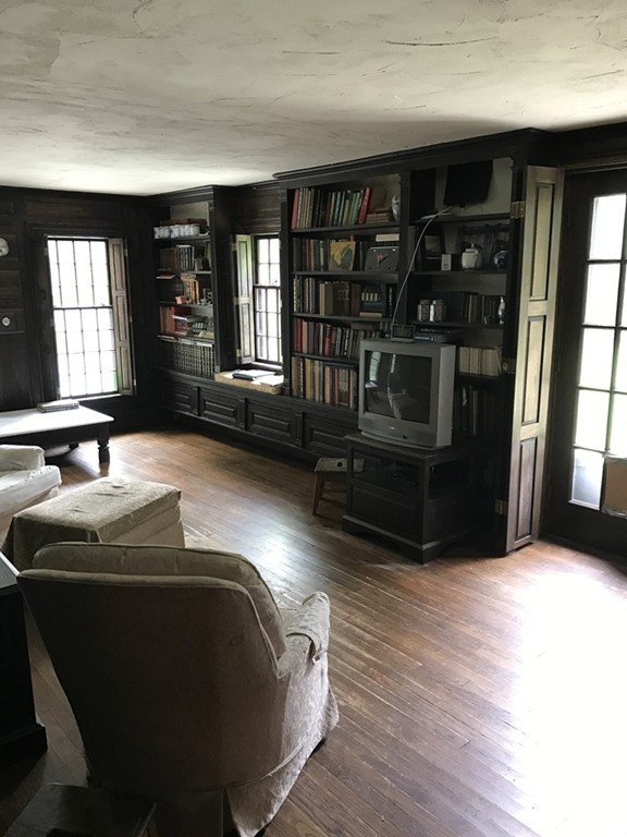 111 Beacon Street Marblehead, MA 01945 - Photo 7 of 13 Gallery Image 7