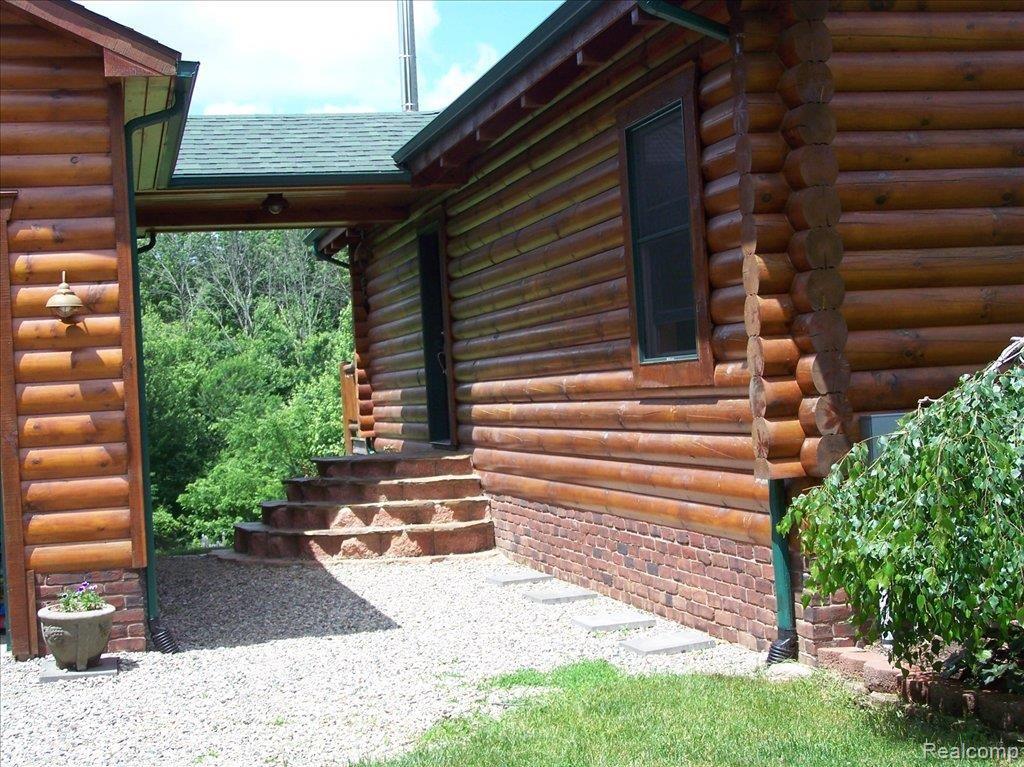 2530 South Bull Run Road Fowlerville, MI 48836 - Photo 2 of 20 CUSTOM DESIGNED ENTRY STEPS
