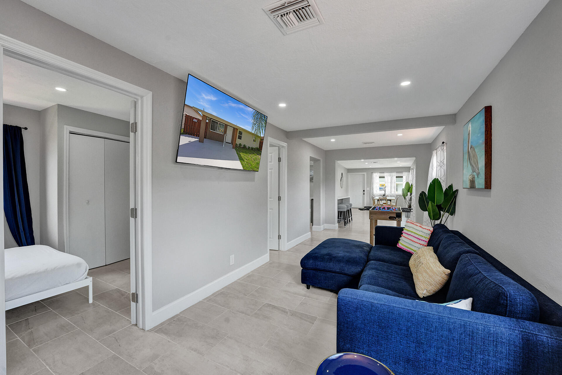 337 Southwest 8th Avenue Delray Beach, FL 33444 - Photo 15 of 48 a living room with furniture and a potted plant