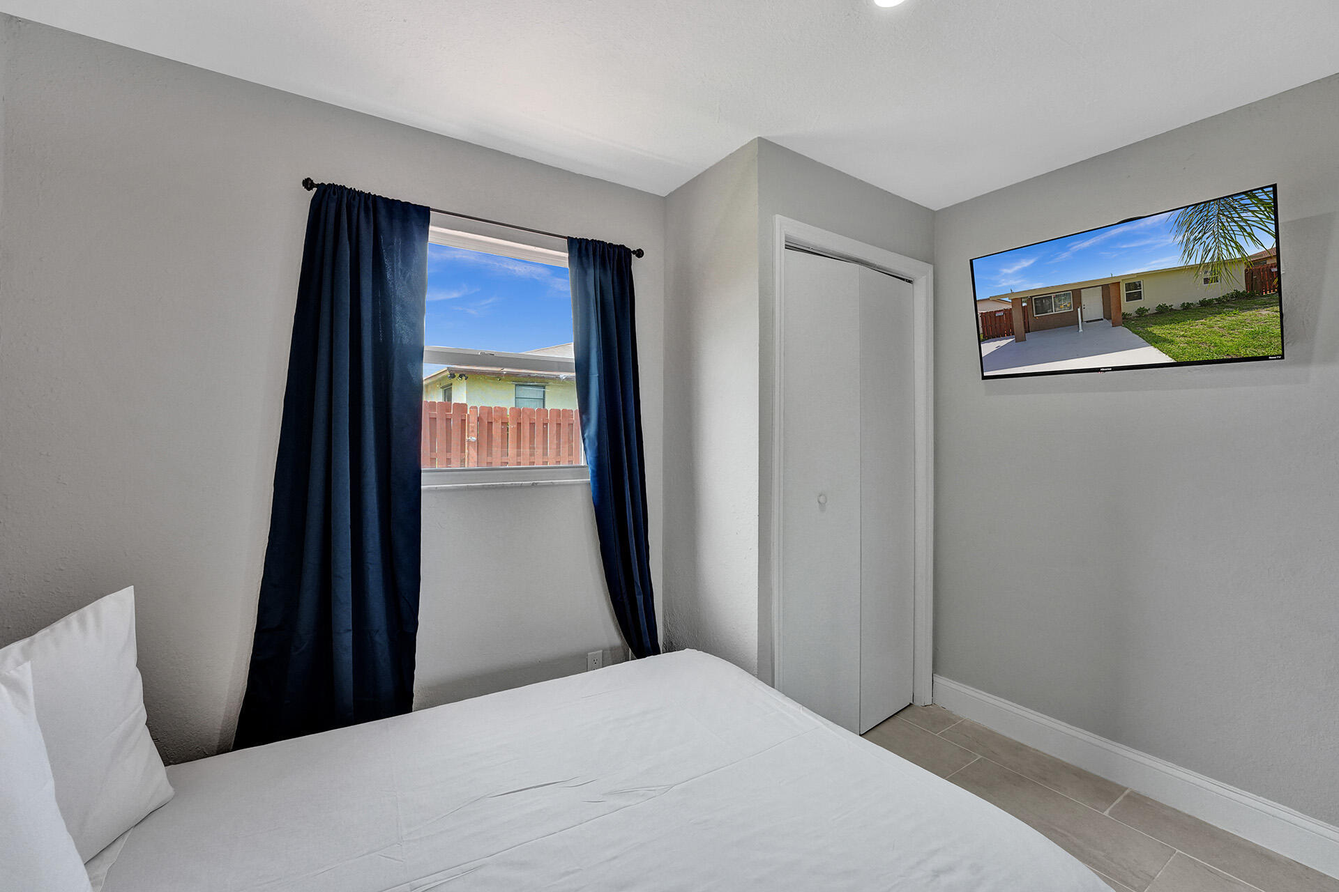 337 Southwest 8th Avenue Delray Beach, FL 33444 - Photo 30 of 48 a bedroom with a bed and a window