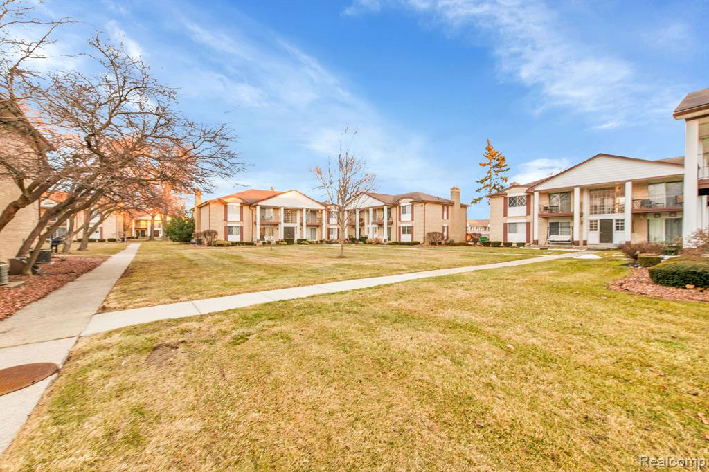 29265 Hayes Road, Unit 2 Warren, MI 48088 - Photo 16 of 18