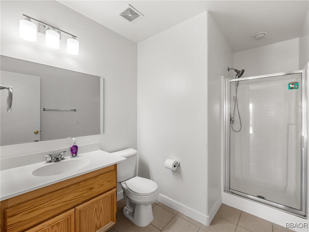 14580 Phoenix Street Victorville, CA 92394 - Photo 11 of 25 Main Floor Bathroom