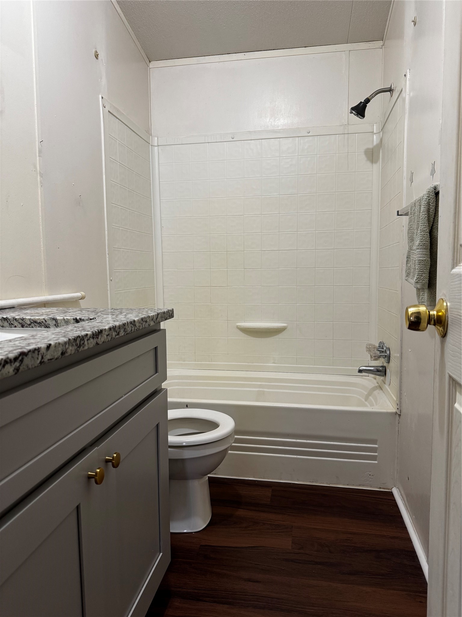 15930 Boss Gaston Road Sugar Land, TX 77498 - Photo 12 of 20 a bathroom with a sink and a bathtub