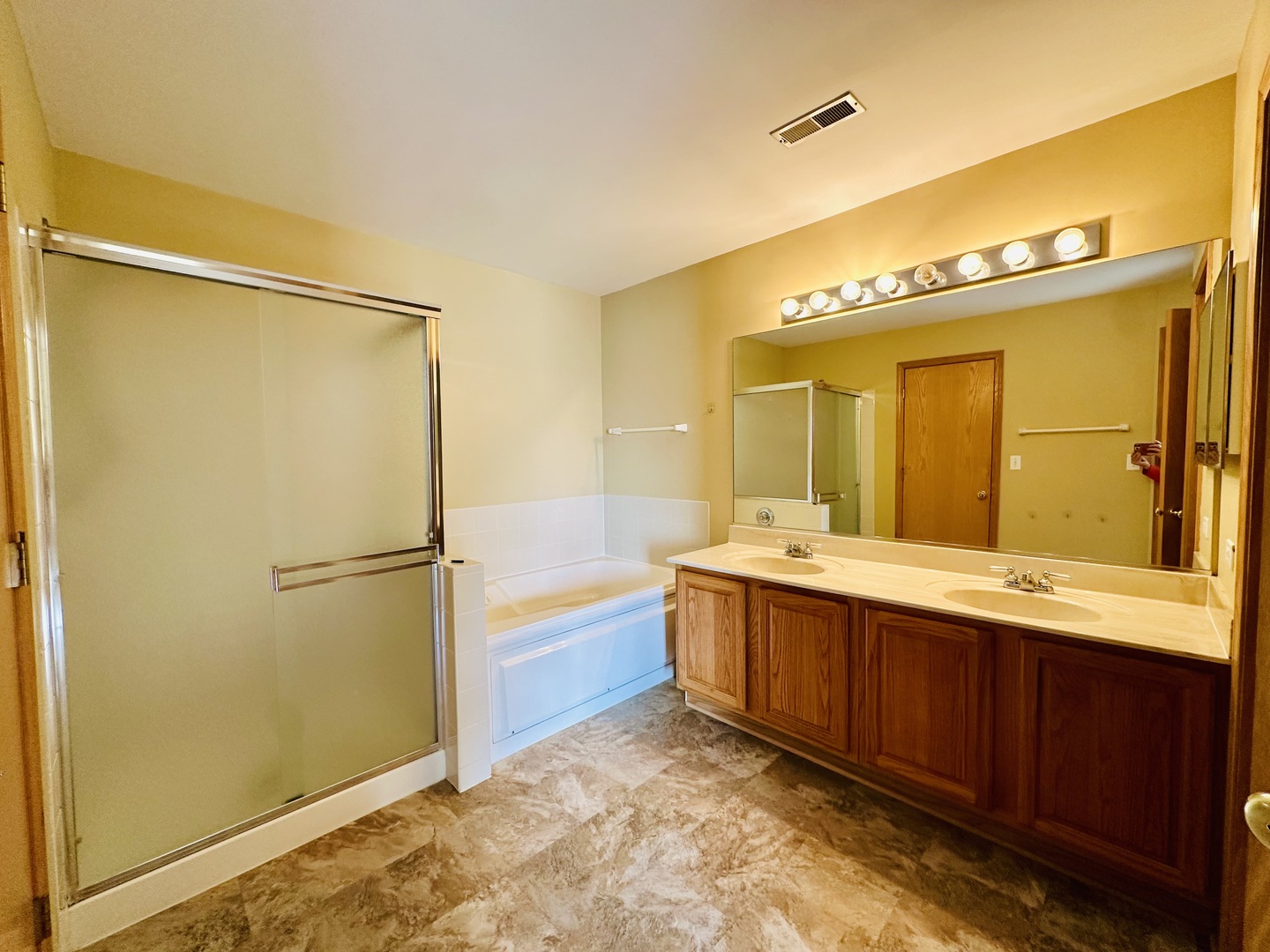 9499 Harrison Street, Unit 9499 Des Plaines, IL 60016 - Photo 12 of 17 a bathroom with a tub sink and mirror