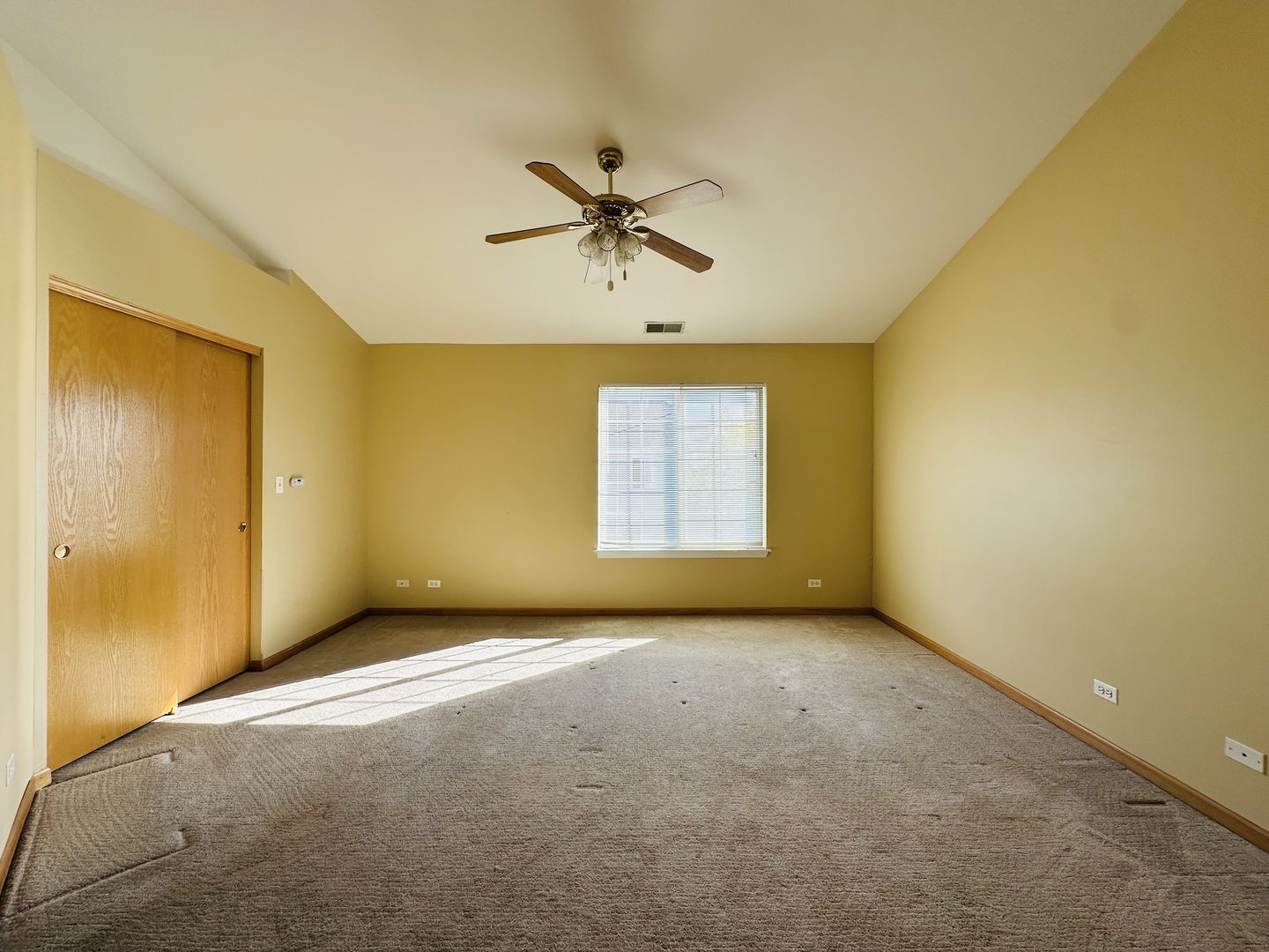 9499 Harrison Street, Unit 9499 Des Plaines, IL 60016 - Photo 13 of 17 a view of a big room with windows