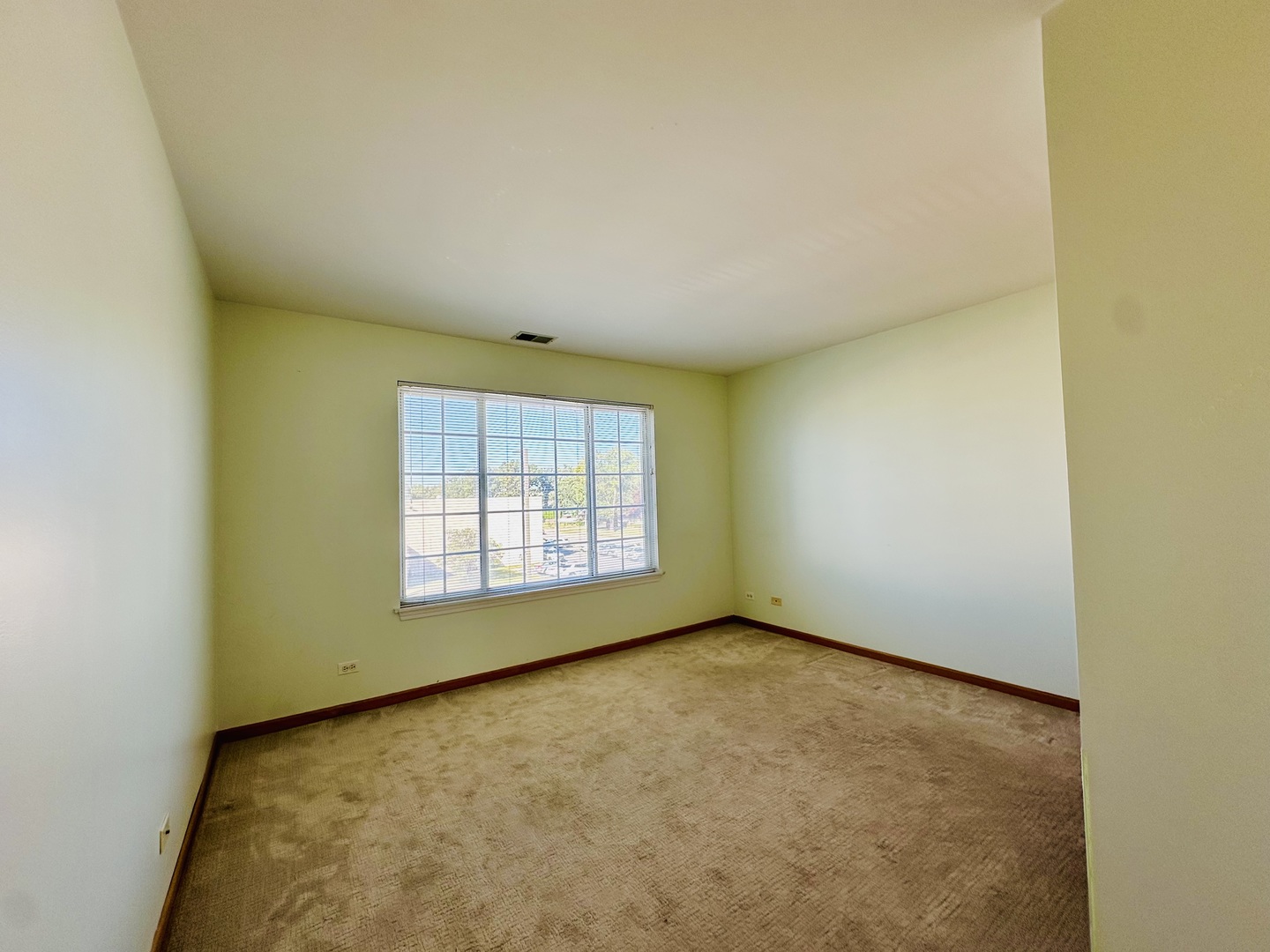 9499 Harrison Street, Unit 9499 Des Plaines, IL 60016 - Photo 15 of 17 an empty room with a window