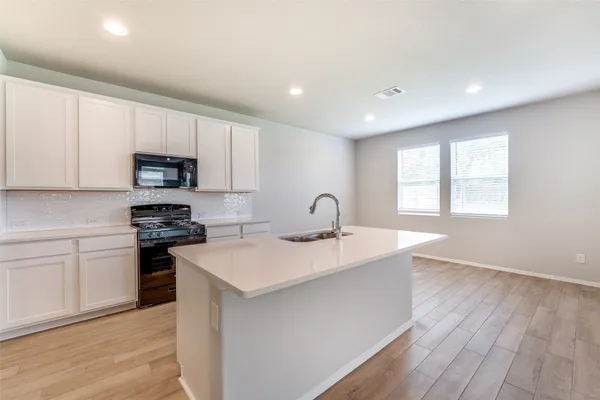 $1,992 | 68 Bent Trl Lane, Georgetown, TX 78628