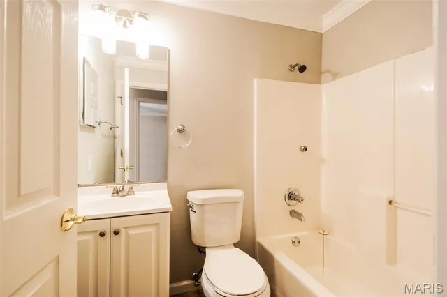 $2,435 | 2345 Hunters Crest Drive, Ballwin, MO 63011