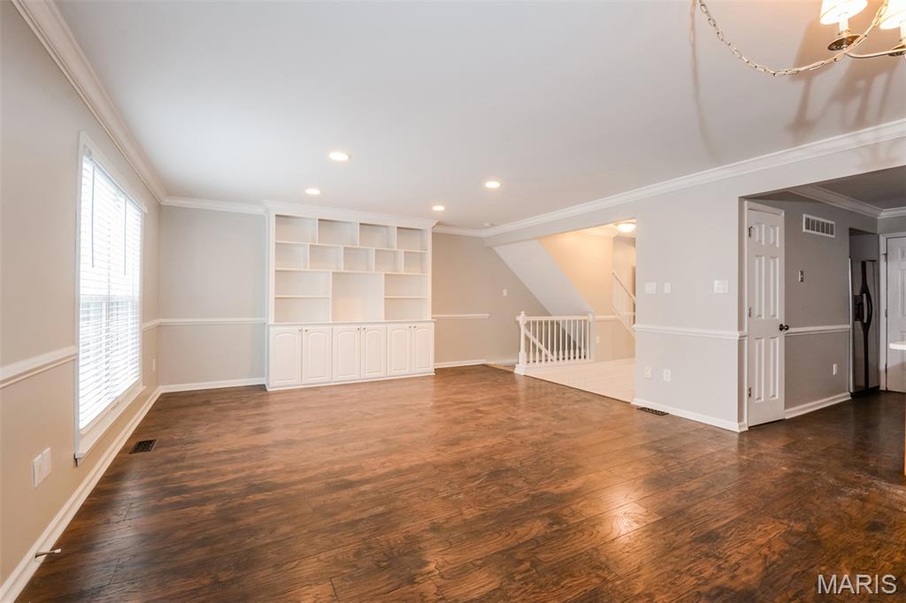 2345 Hunters Crest Drive Ballwin, MO 63011 - Photo 4 of 17