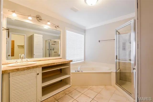 $2,435 | 2345 Hunters Crest Drive, Ballwin, MO 63011