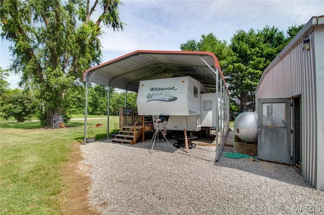 $148,000 | 32312 Pleasant Hill Road, Girard, IL 62640