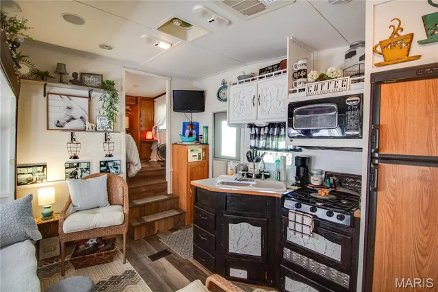 $148,000 | 32312 Pleasant Hill Road, Girard, IL 62640