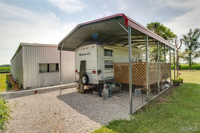 $148,000 | 32312 Pleasant Hill Road, Girard, IL 62640