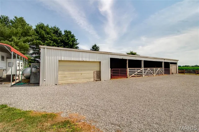 $148,000 | 32312 Pleasant Hill Road, Girard, IL 62640