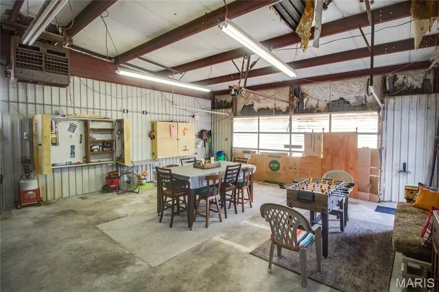 $148,000 | 32312 Pleasant Hill Road, Girard, IL 62640