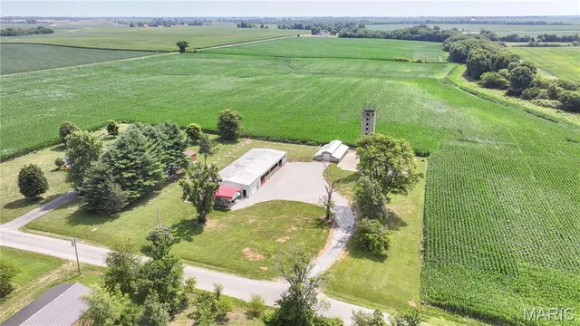 $148,000 | 32312 Pleasant Hill Road, Girard, IL 62640