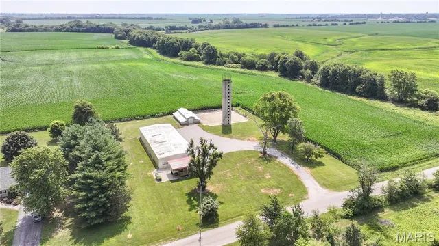 $148,000 | 32312 Pleasant Hill Road, Girard, IL 62640
