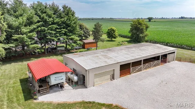 $148,000 | 32312 Pleasant Hill Road, Girard, IL 62640