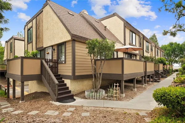 $515,000 | 11300 Foothill Boulevard, Unit 7, Sylmar, CA 91342