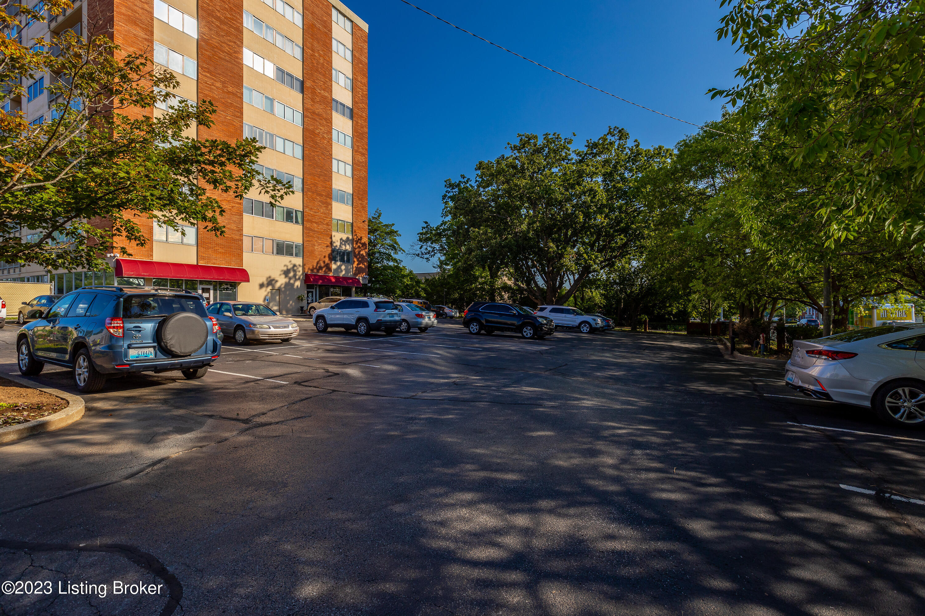 2121 Nicholasville Road, Unit 402 Lexington, KY 40503 - Photo 31 of 39 Off Street Parking