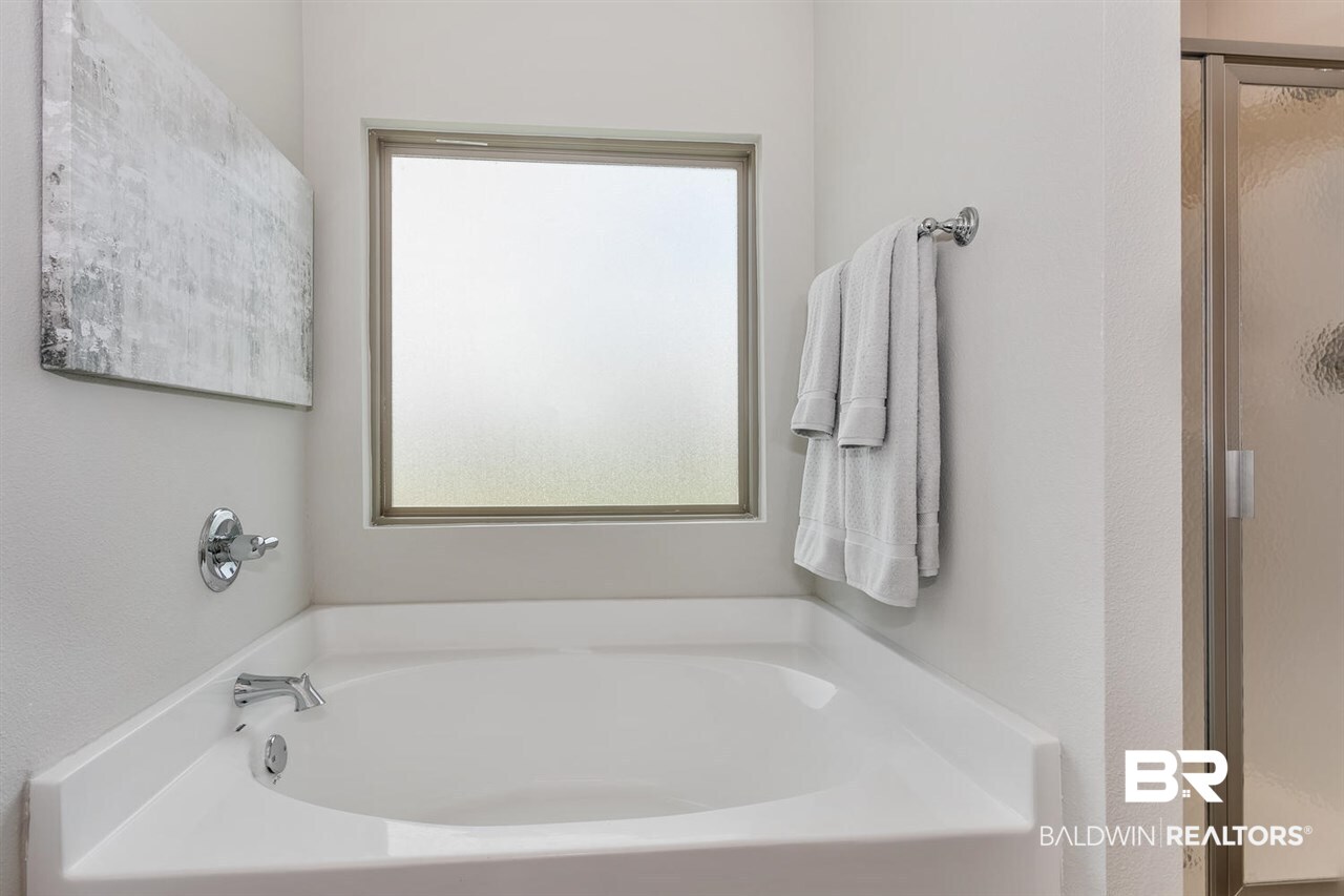 1725 South Pecan Street Foley, AL 36535 - Photo 16 of 30 Separate Tub
