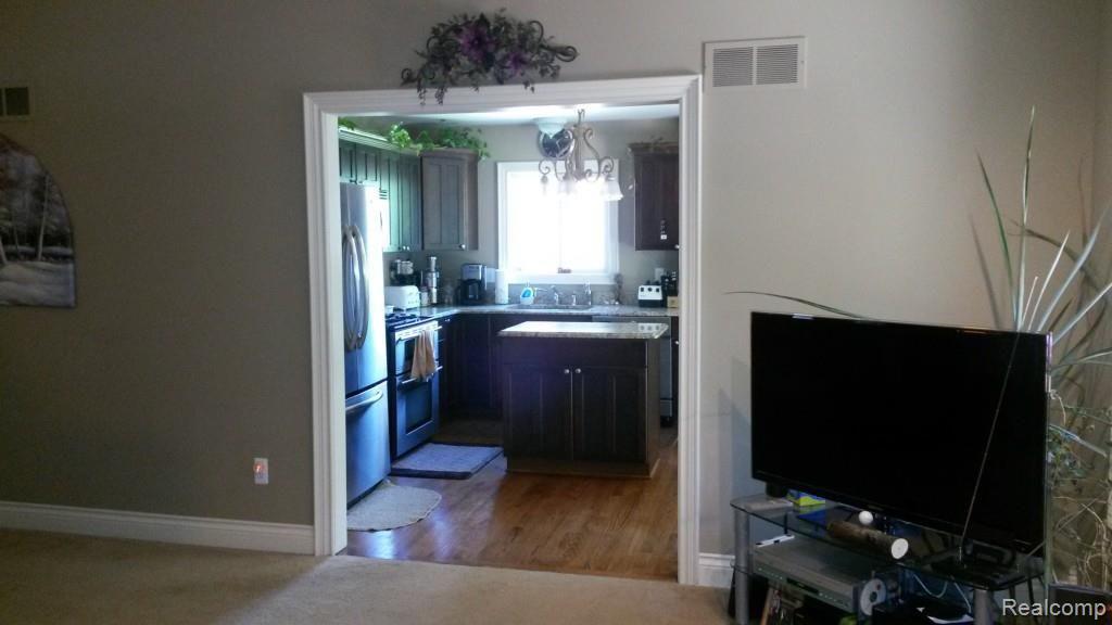 21154 Gill Road Farmington Hills, MI 48335 - Photo 16 of 37