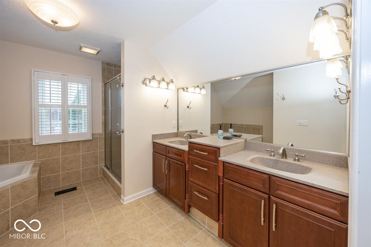 11368 Royal Circle Carmel, IN 46032 - Photo 20 of 35