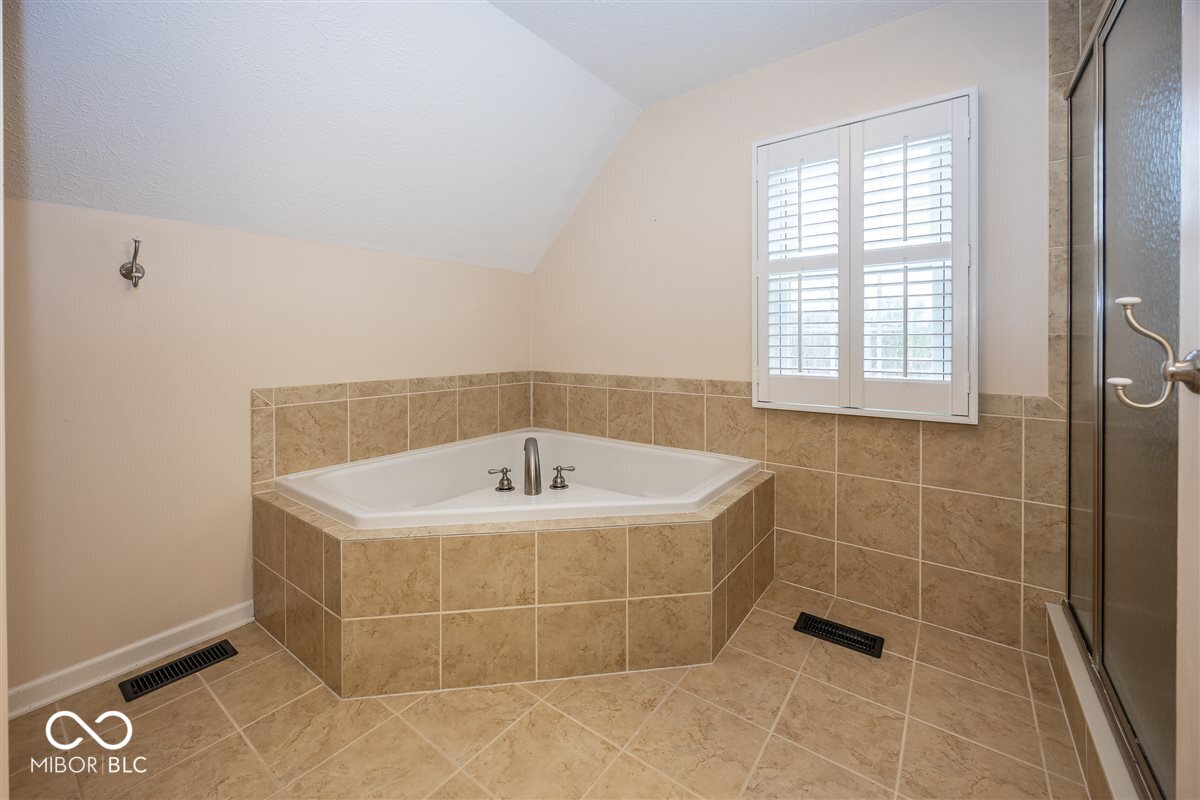11368 Royal Circle Carmel, IN 46032 - Photo 21 of 35