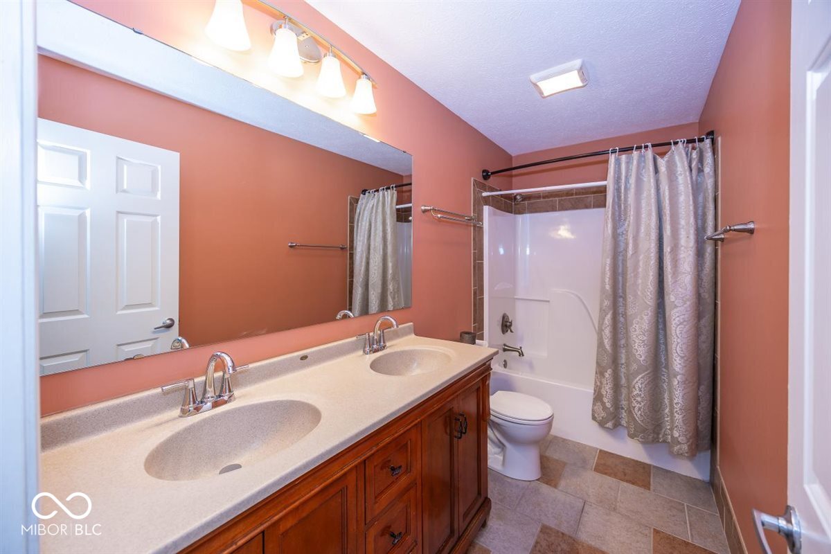 11368 Royal Circle Carmel, IN 46032 - Photo 25 of 35