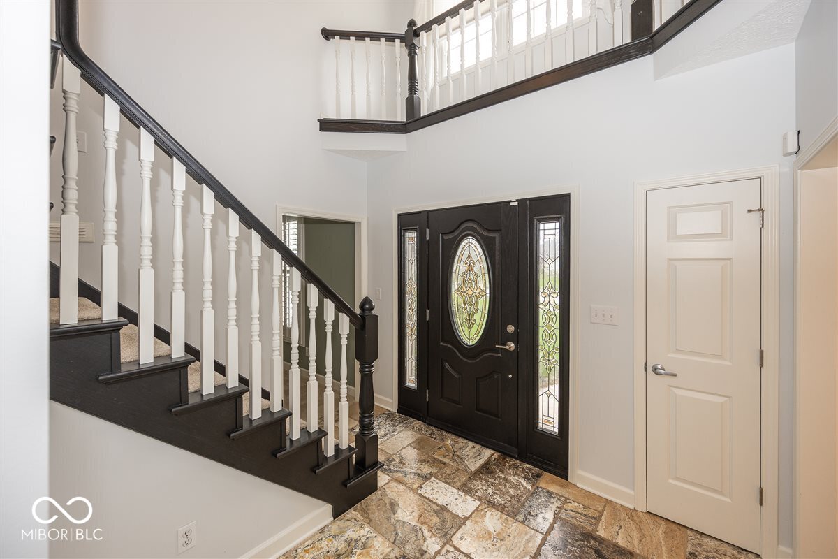 11368 Royal Circle Carmel, IN 46032 - Photo 3 of 35