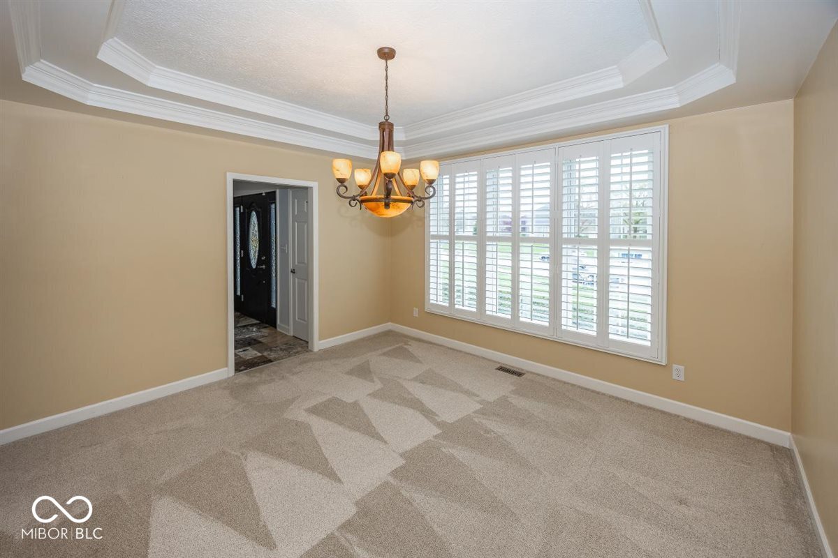 11368 Royal Circle Carmel, IN 46032 - Photo 5 of 35