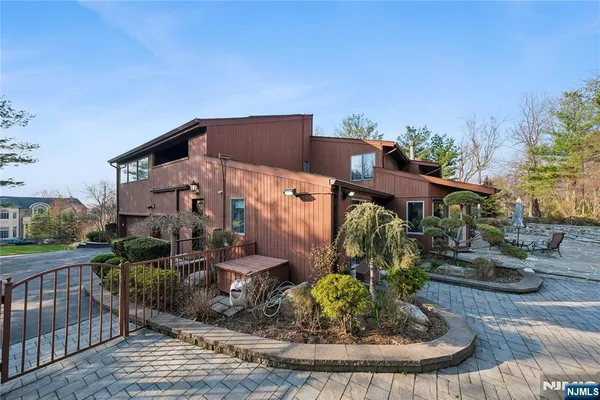 $3,290,000 | 93 Jackson Drive, Cresskill, NJ 07626